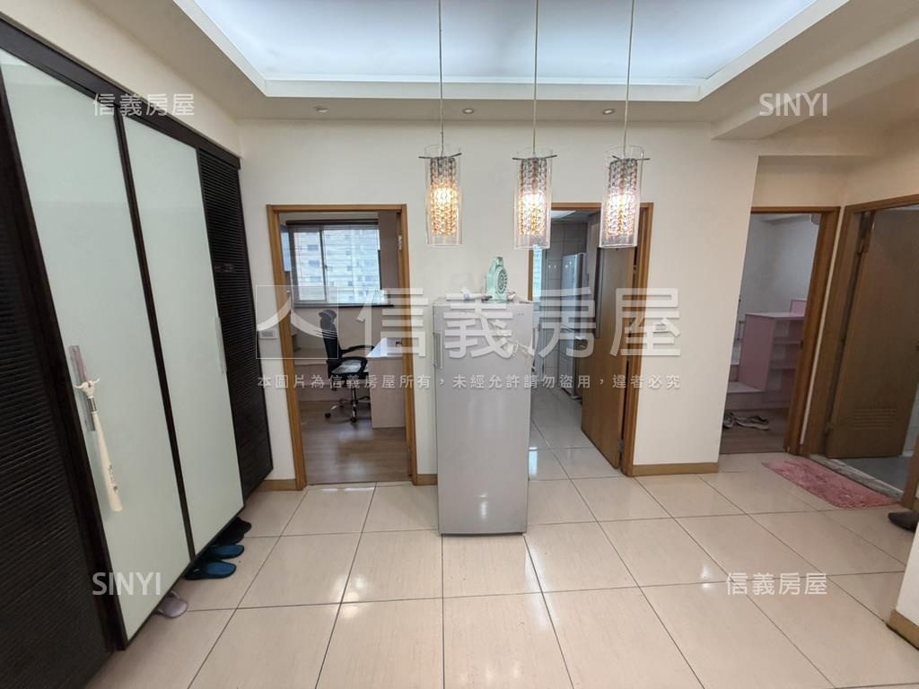 麗寶新傳次頂樓三房車位房屋室內格局與周邊環境