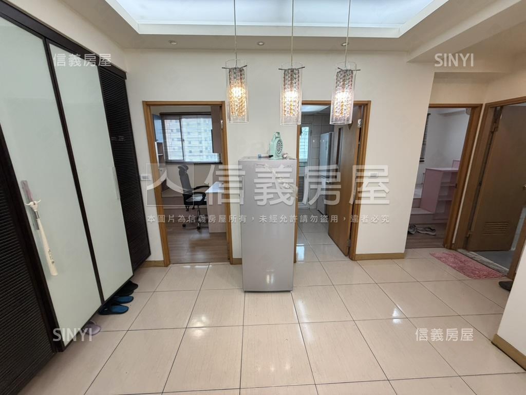 麗寶新傳次頂樓三房車位房屋室內格局與周邊環境
