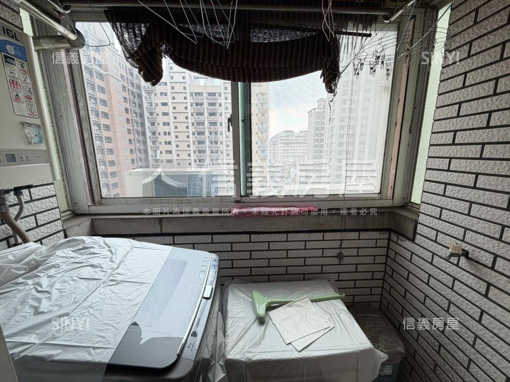 麗寶新傳次頂樓三房車位房屋室內格局與周邊環境