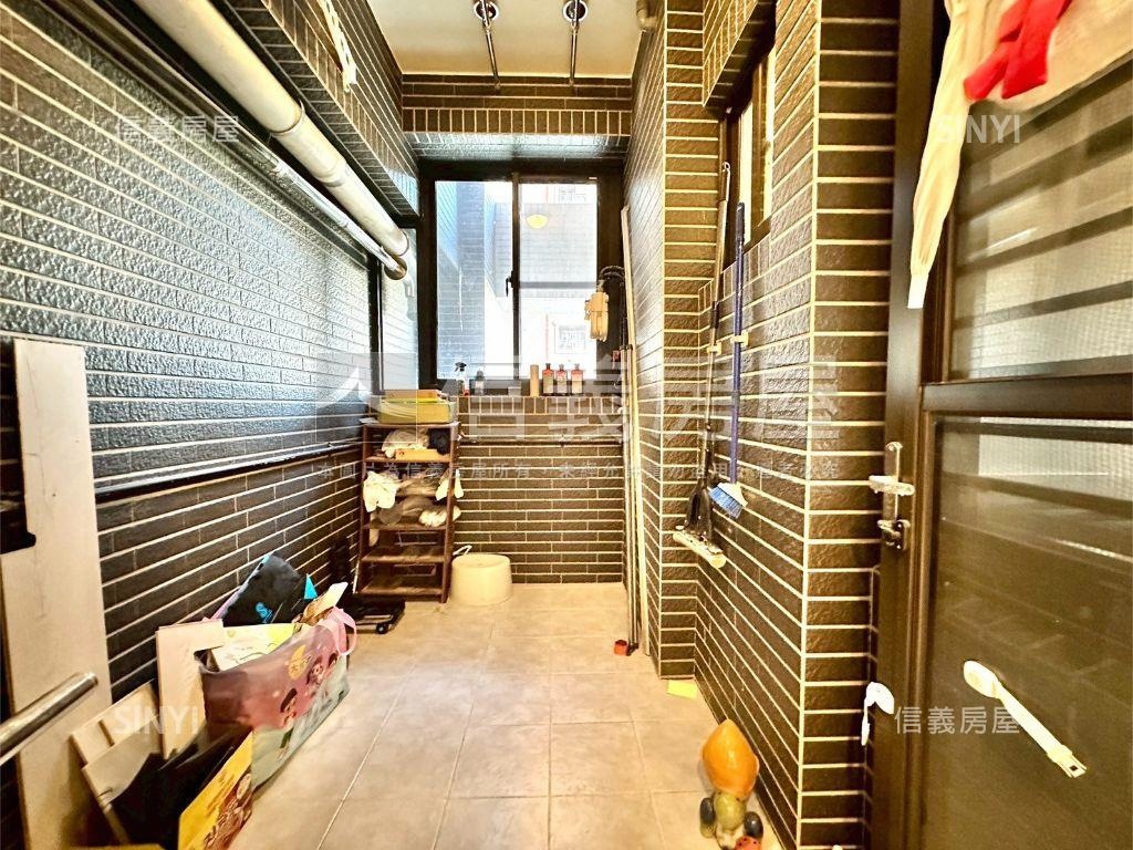 藍田公園景觀裝潢四房平車房屋室內格局與周邊環境