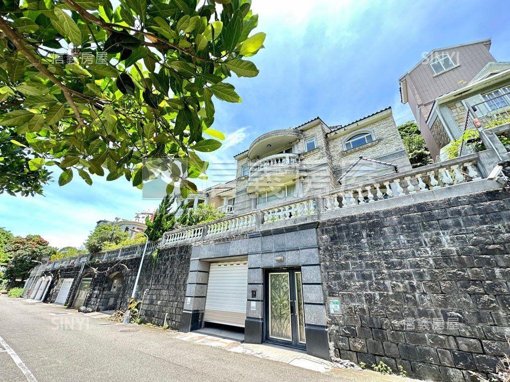 奢華頂級大庭院別墅房屋室內格局與周邊環境