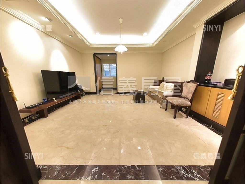 奢華頂級大庭院別墅房屋室內格局與周邊環境