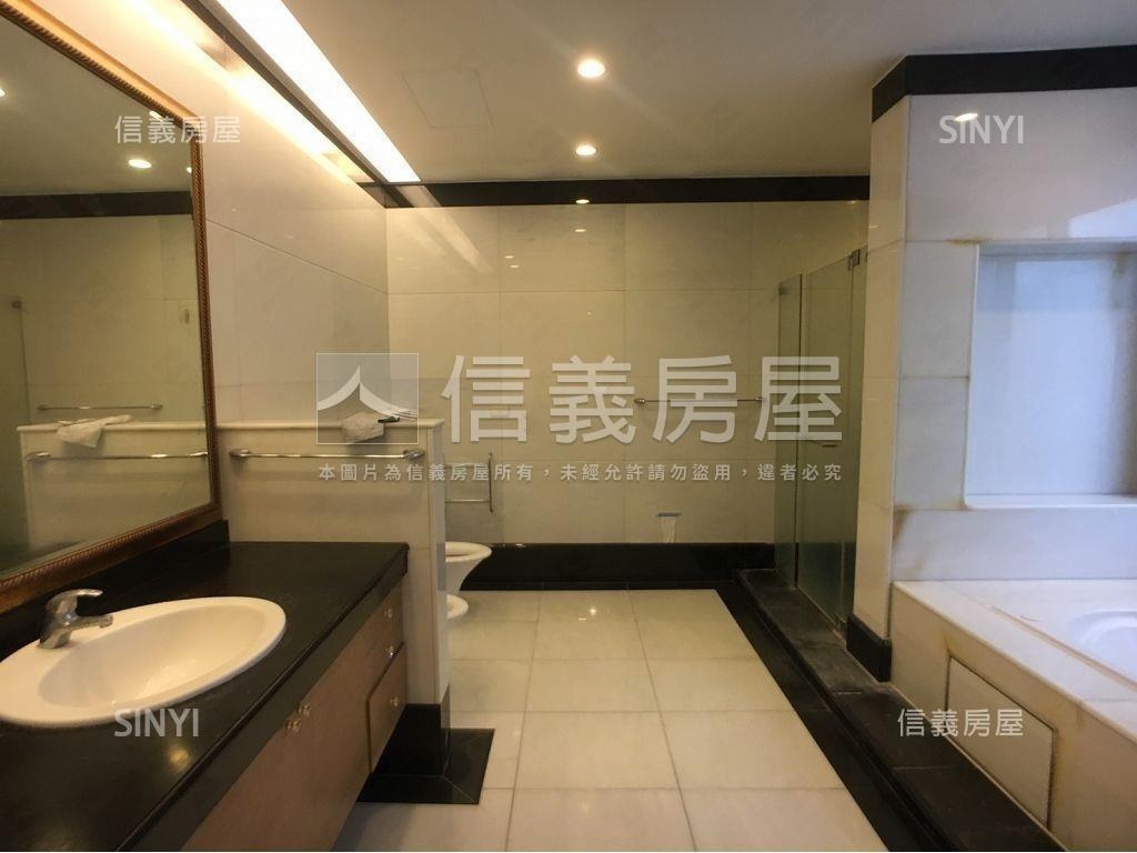 奢華頂級大庭院別墅房屋室內格局與周邊環境