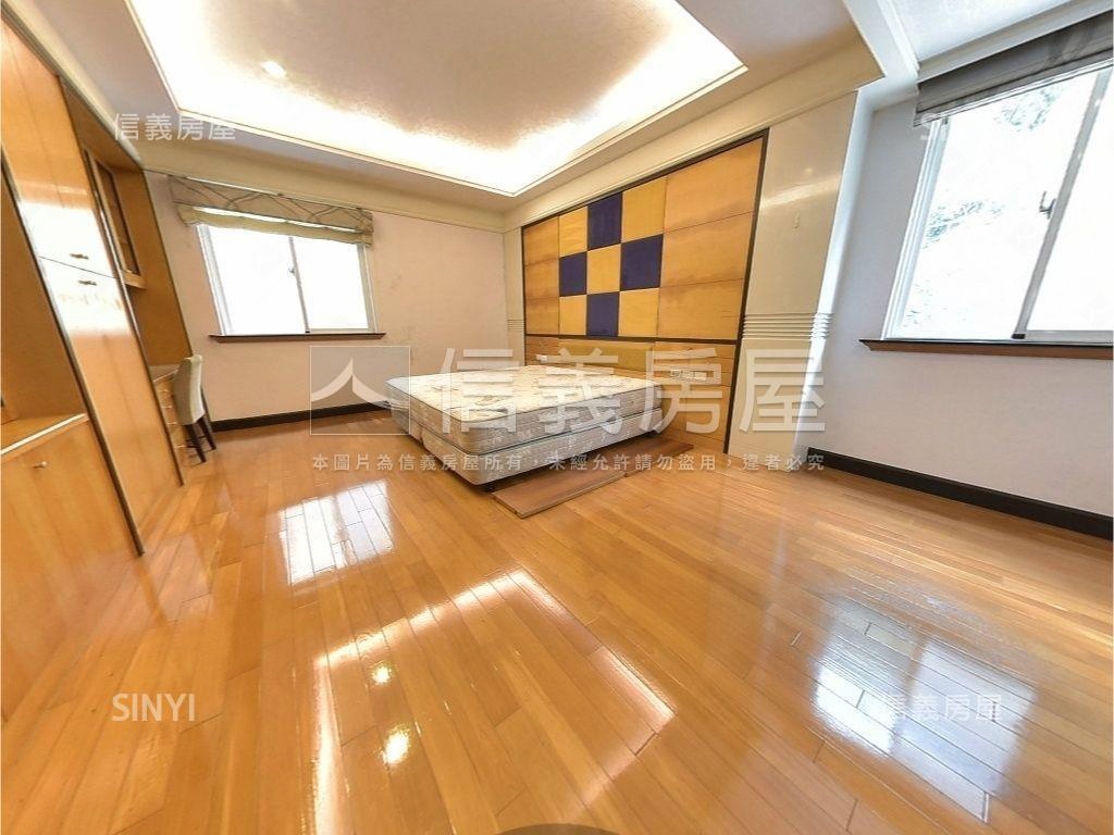 奢華頂級大庭院別墅房屋室內格局與周邊環境
