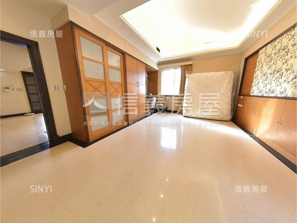 奢華頂級大庭院別墅房屋室內格局與周邊環境