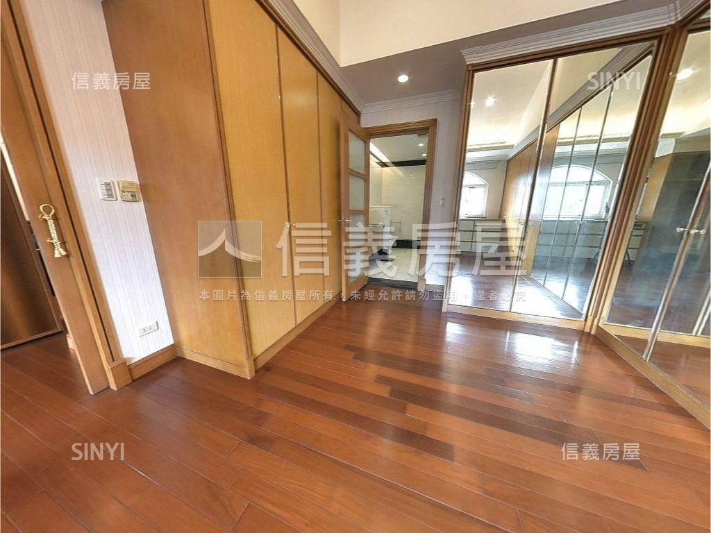 奢華頂級大庭院別墅房屋室內格局與周邊環境