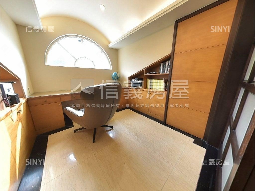 奢華頂級大庭院別墅房屋室內格局與周邊環境