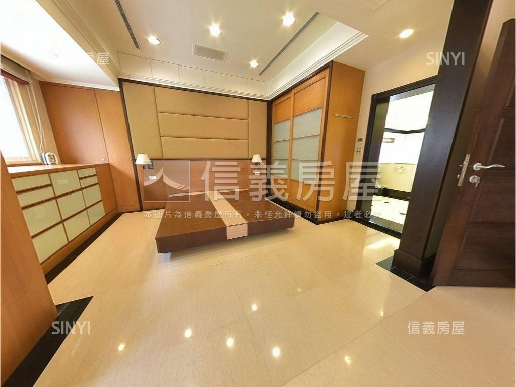 奢華頂級大庭院別墅房屋室內格局與周邊環境