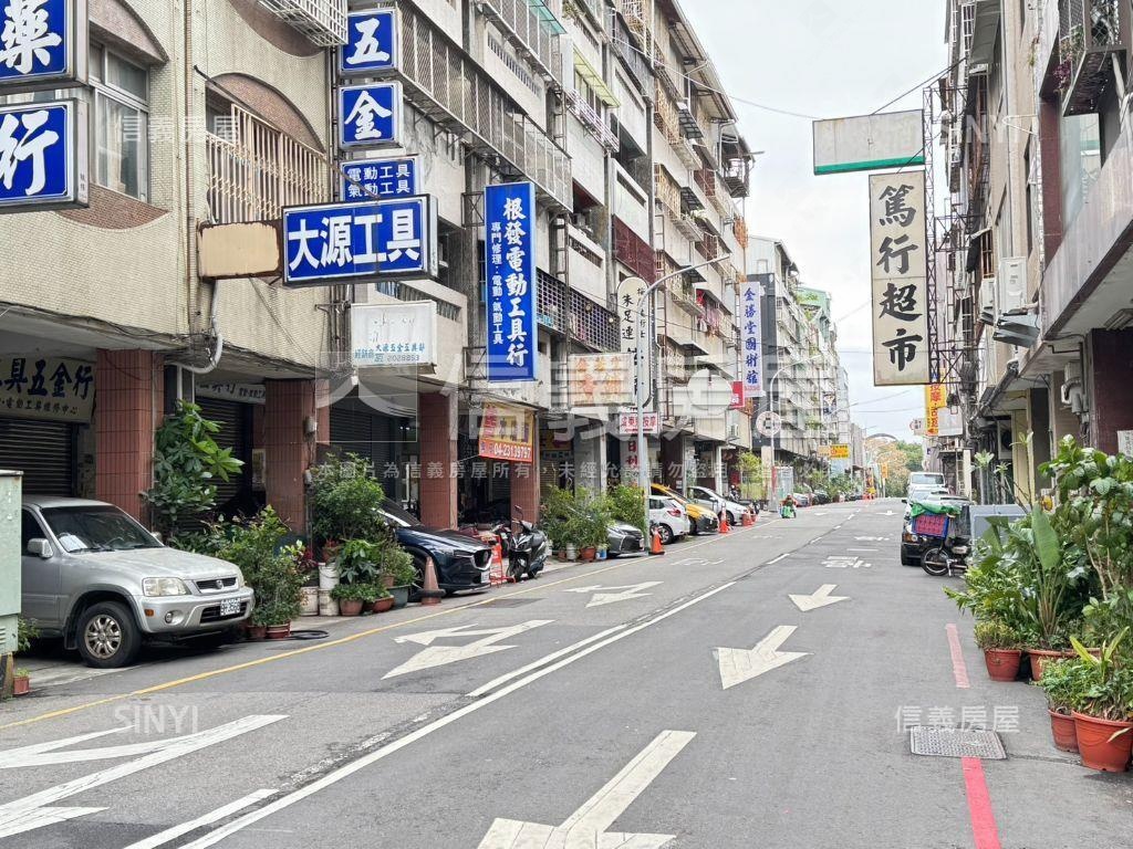 近一中篤行路上金店面房屋室內格局與周邊環境