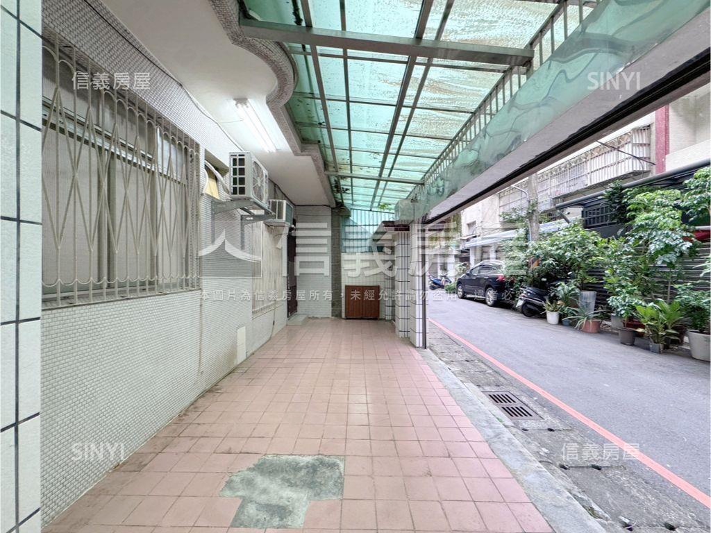 捷運三房一樓停車方便房屋室內格局與周邊環境