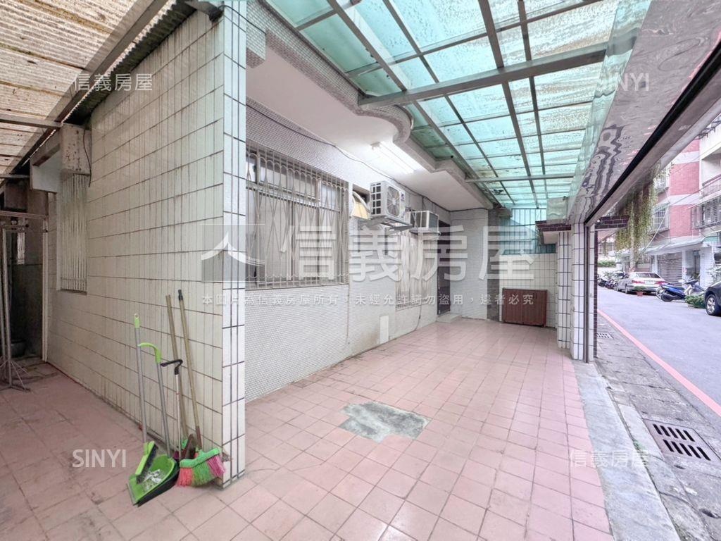 捷運三房一樓停車方便房屋室內格局與周邊環境