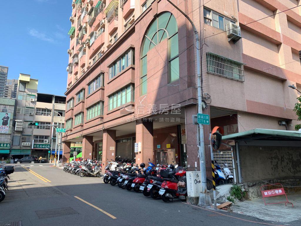 高雄火車站成家套房房屋室內格局與周邊環境