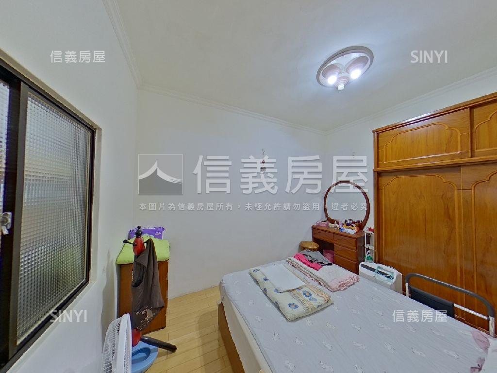 捷運約十分鐘方便停車一樓房屋室內格局與周邊環境