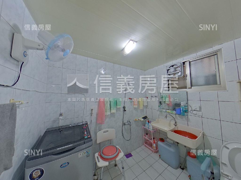 捷運約十分鐘方便停車一樓房屋室內格局與周邊環境