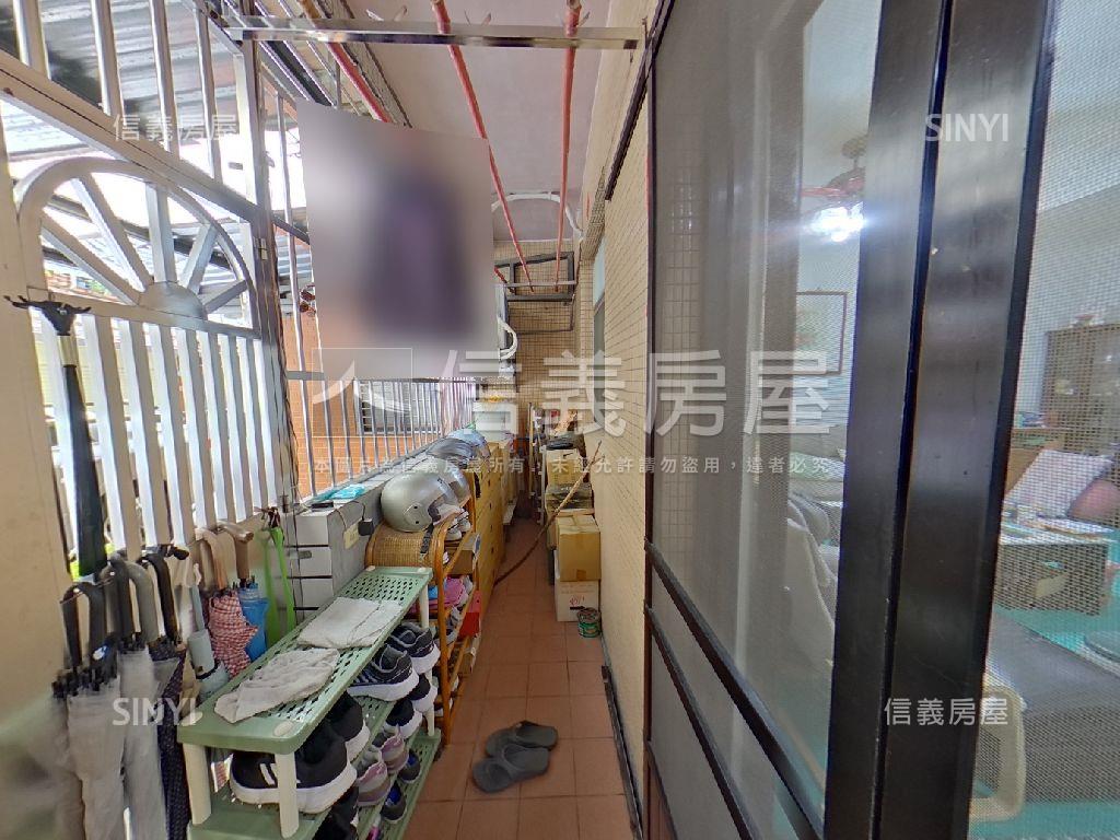 捷運約十分鐘方便停車一樓房屋室內格局與周邊環境