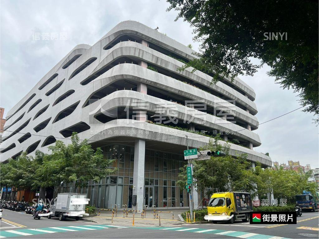 捷運約十分鐘方便停車一樓房屋室內格局與周邊環境
