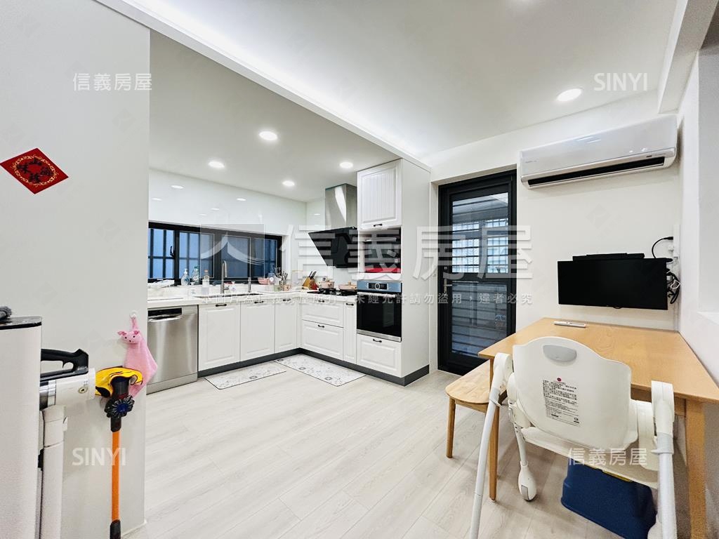 專任中正臻藏豪邸大戶２樓房屋室內格局與周邊環境