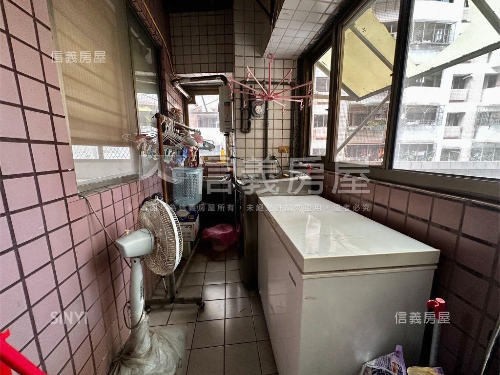 玉璽江山露台三房雙平車房屋室內格局與周邊環境