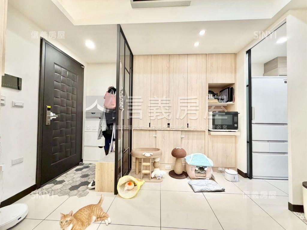 城又青裝潢美兩房房屋室內格局與周邊環境