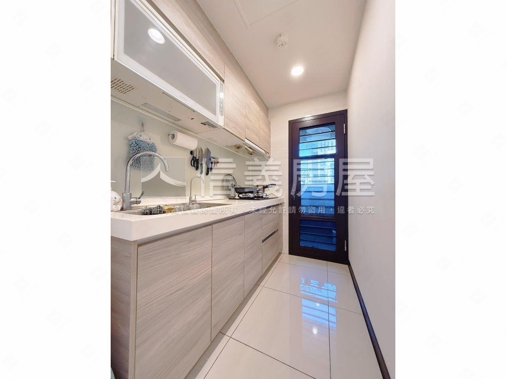 城又青匠心裝潢兩房車位房屋室內格局與周邊環境