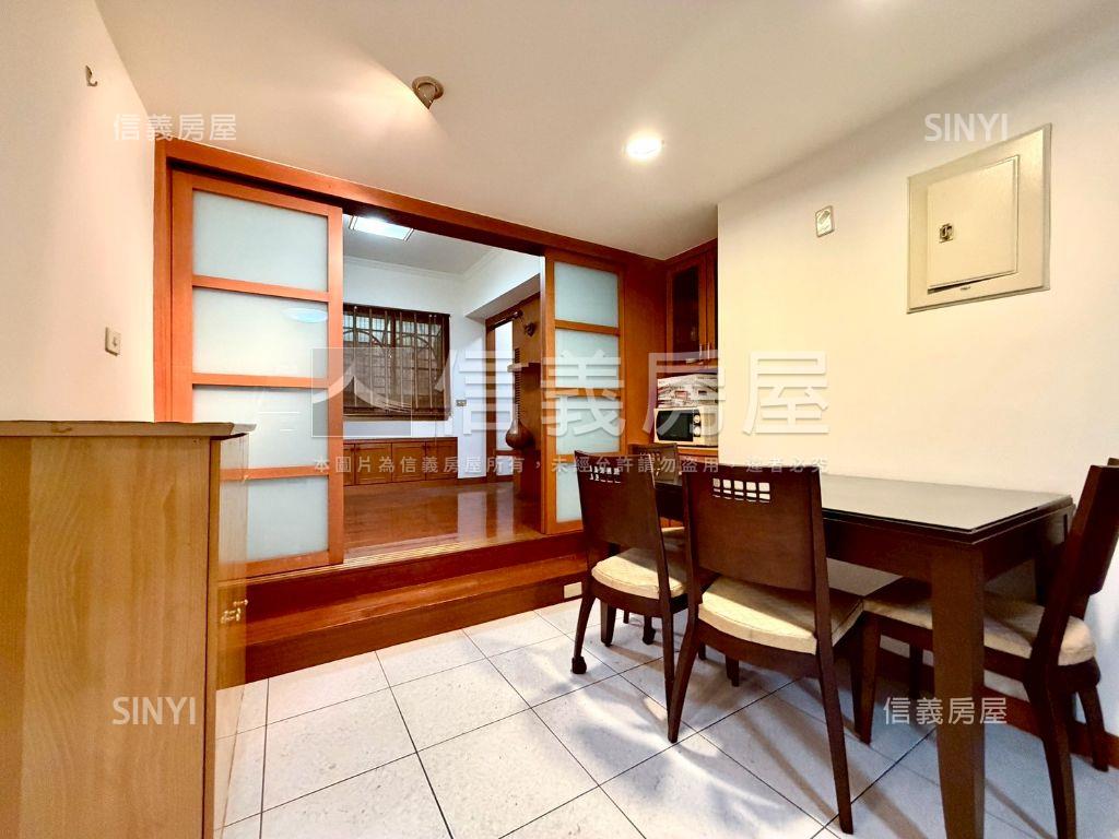 鄰輕軌雙衛開窗四房車位房屋室內格局與周邊環境