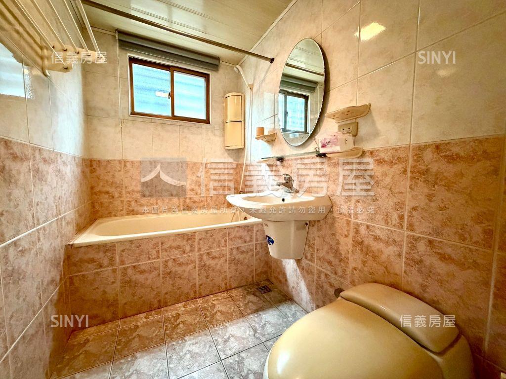 鄰輕軌雙衛開窗四房車位房屋室內格局與周邊環境