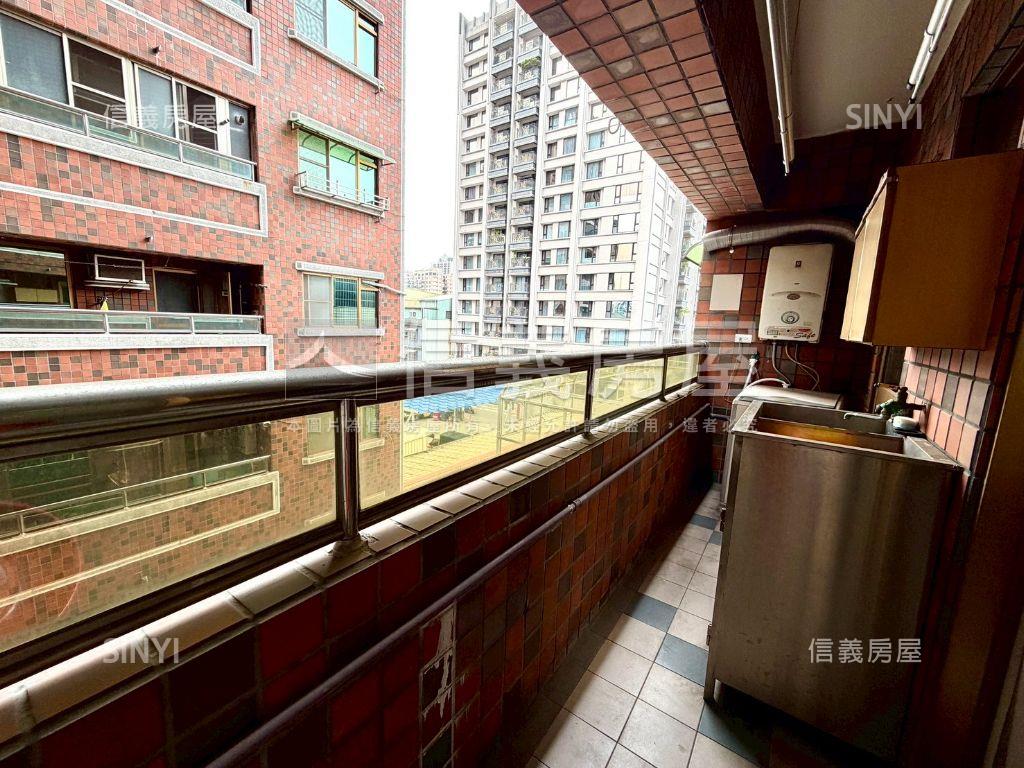 鄰輕軌雙衛開窗四房車位房屋室內格局與周邊環境