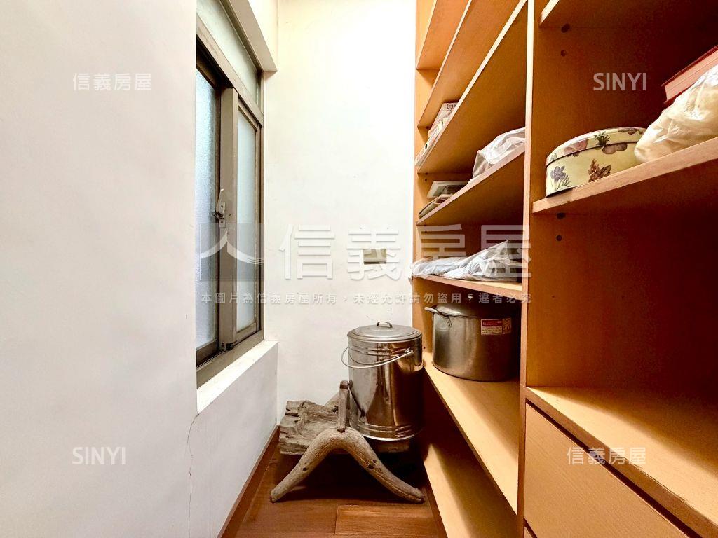 鄰輕軌雙衛開窗四房車位房屋室內格局與周邊環境