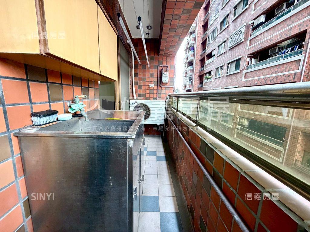 鄰輕軌雙衛開窗四房車位房屋室內格局與周邊環境