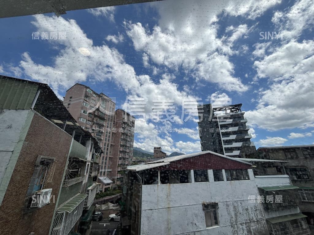 遠眺陽明山稻香花園房屋室內格局與周邊環境