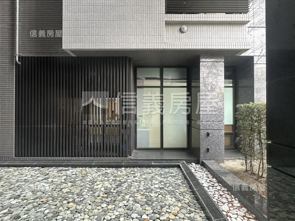 惠宇敦北大面寬賺錢店面房屋室內格局與周邊環境