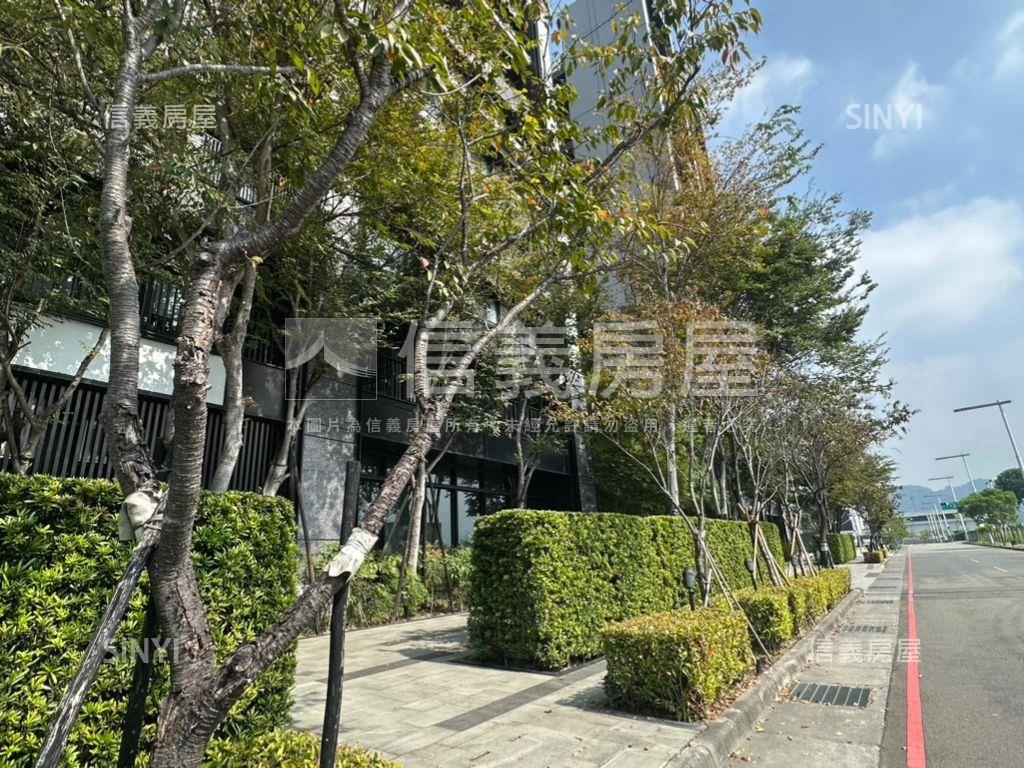 惠宇敦北大面寬賺錢店面房屋室內格局與周邊環境