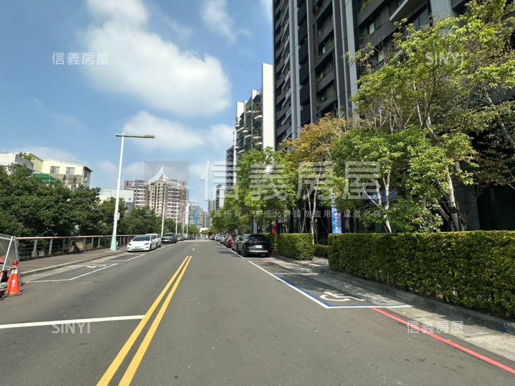 惠宇敦北大面寬賺錢店面房屋室內格局與周邊環境