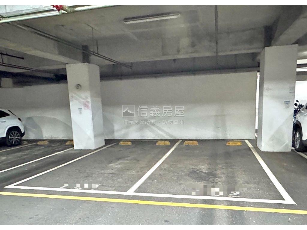 元氣附坡平車位房屋室內格局與周邊環境
