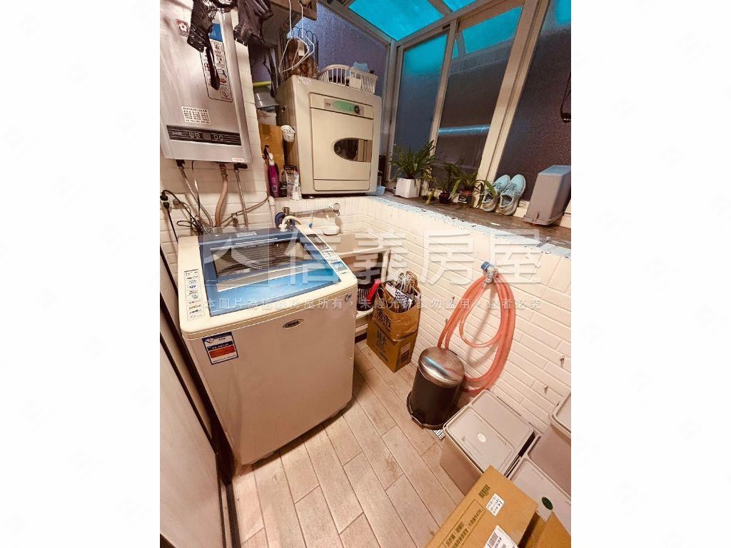 小碧潭捷運美三房坡平車位房屋室內格局與周邊環境