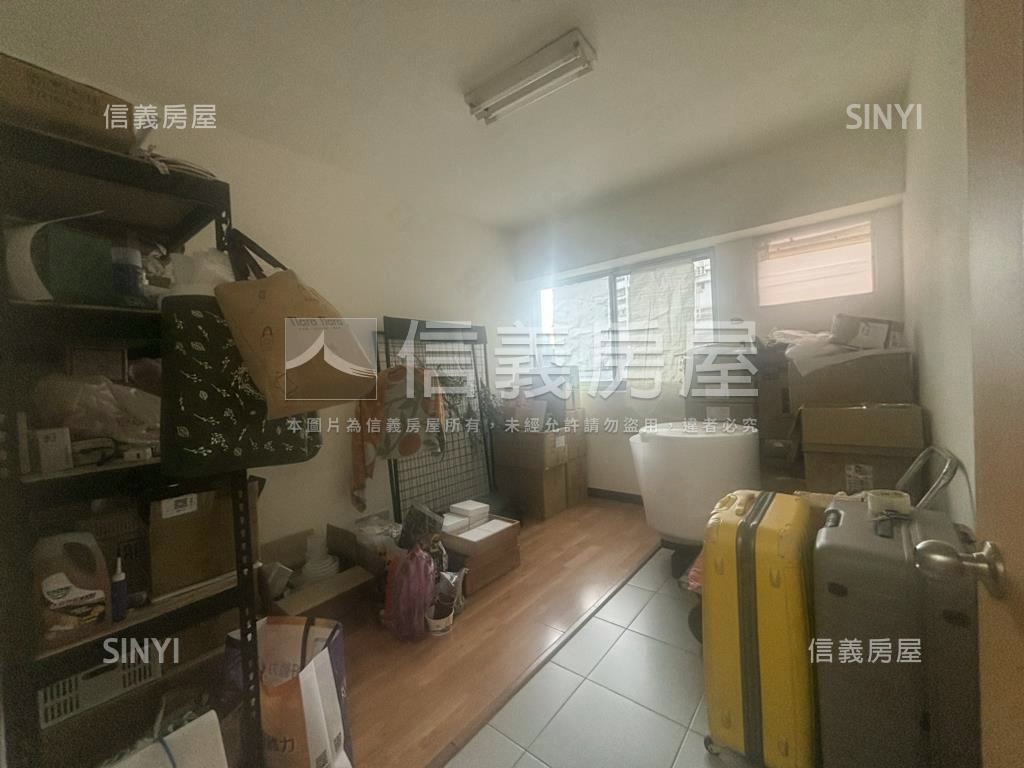 忠孝邊間四房華廈雙陽台房屋室內格局與周邊環境