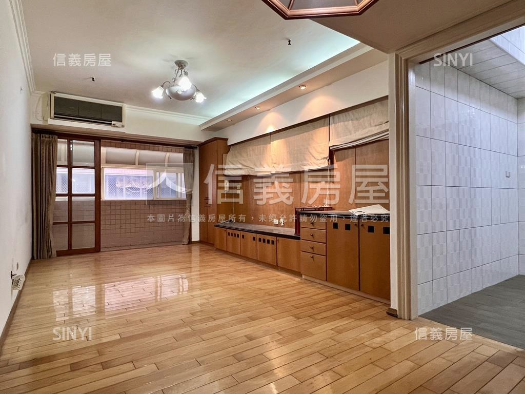 弘揚名門高樓三房有車位房屋室內格局與周邊環境