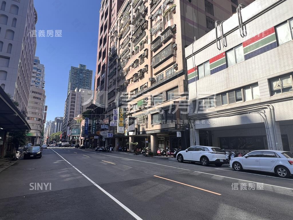 弘揚名門高樓三房有車位房屋室內格局與周邊環境