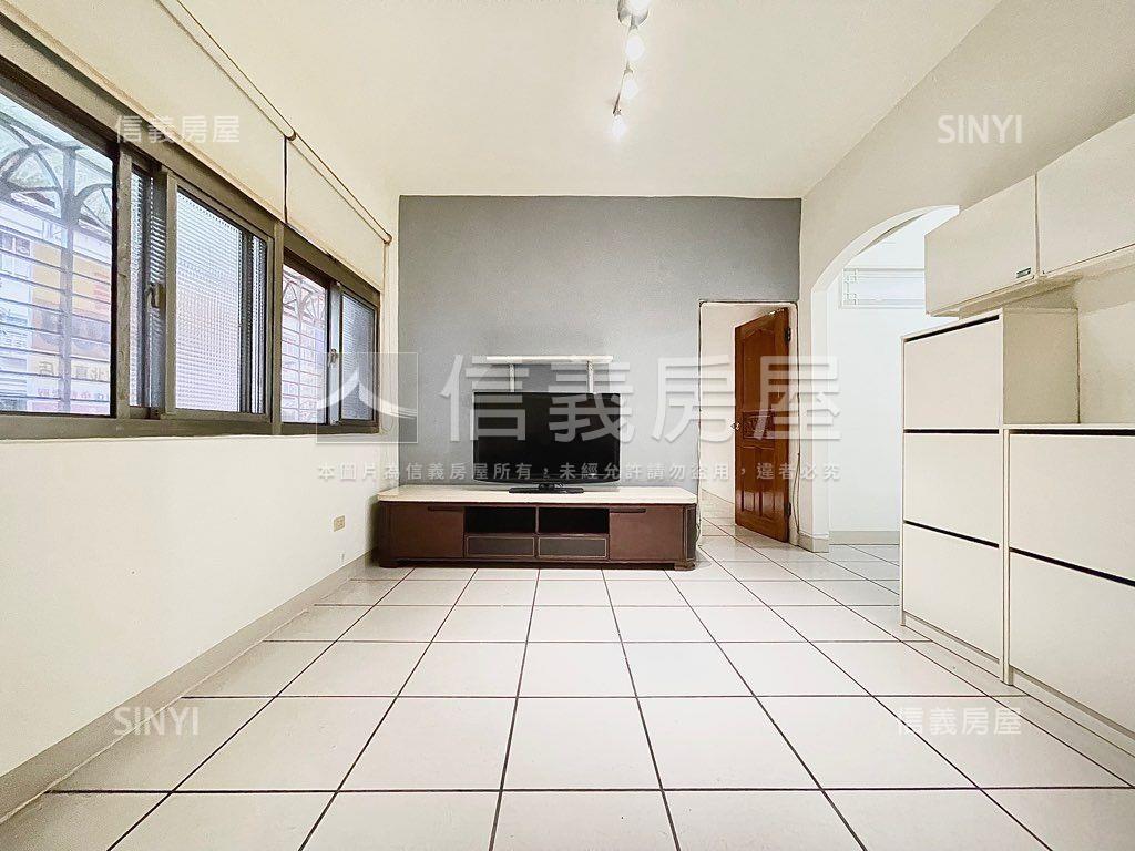 台北市一層一戶低樓層二樓房屋室內格局與周邊環境