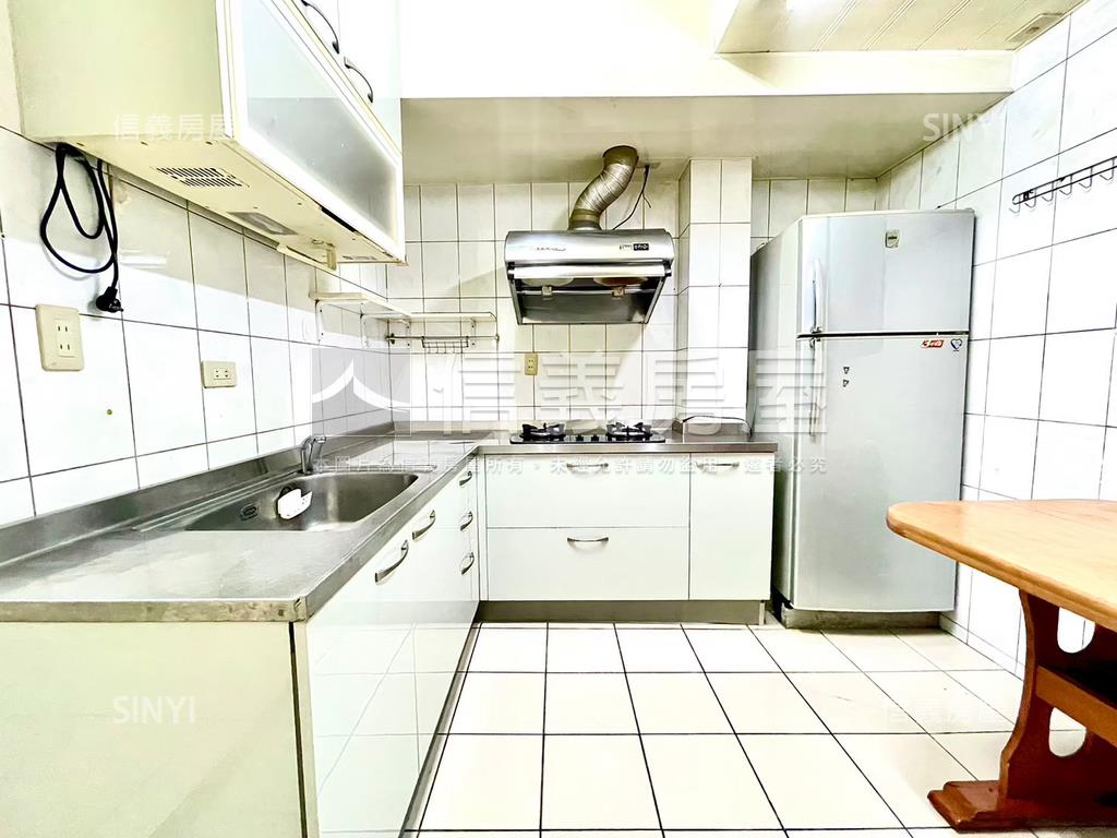 台北市一層一戶低樓層二樓房屋室內格局與周邊環境