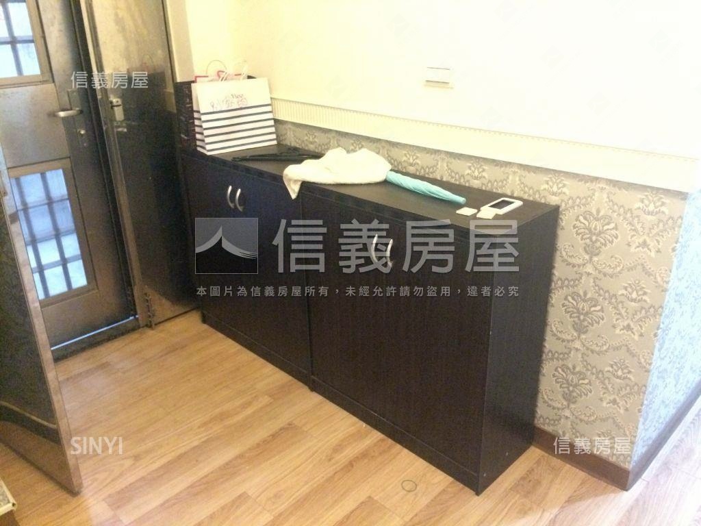 巨蛋一樓包租屋房屋室內格局與周邊環境