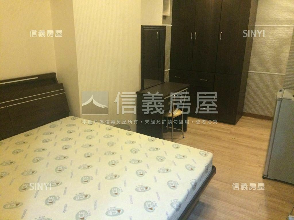 巨蛋一樓包租屋房屋室內格局與周邊環境