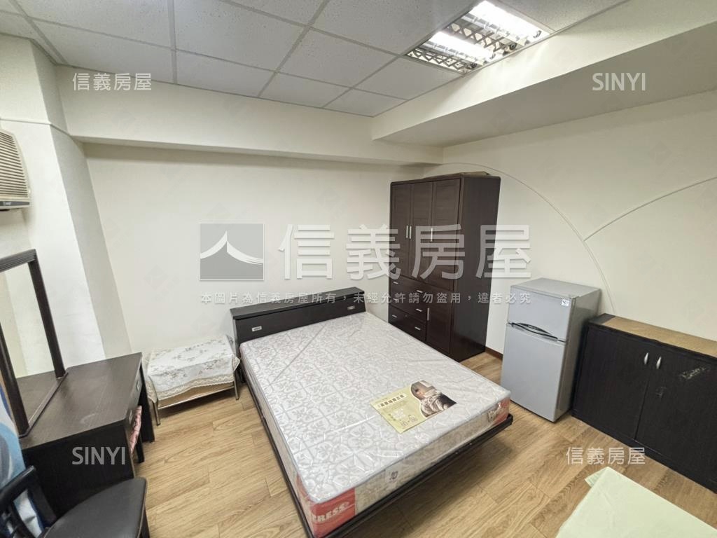 巨蛋一樓包租屋房屋室內格局與周邊環境