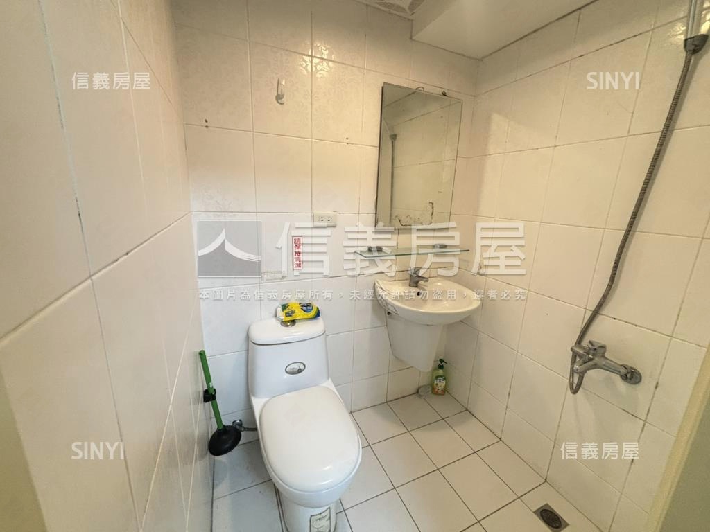 巨蛋一樓包租屋房屋室內格局與周邊環境