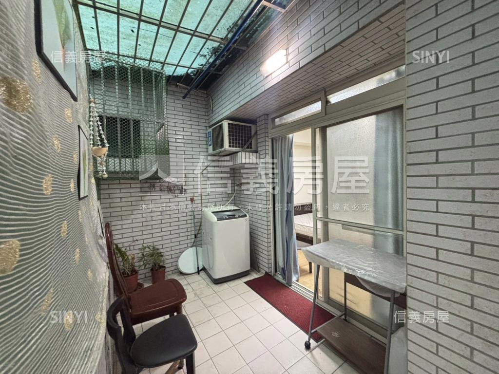 巨蛋一樓包租屋房屋室內格局與周邊環境