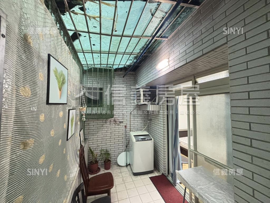 巨蛋一樓包租屋房屋室內格局與周邊環境