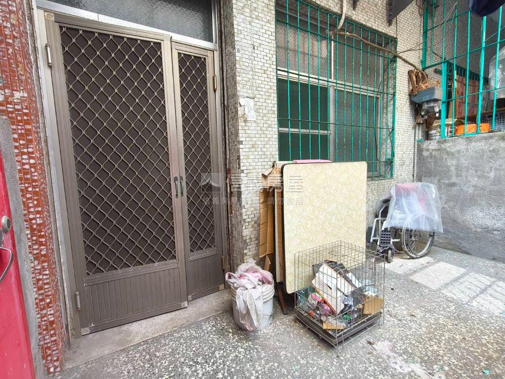 五甲近萬家福便利活巷透天房屋室內格局與周邊環境