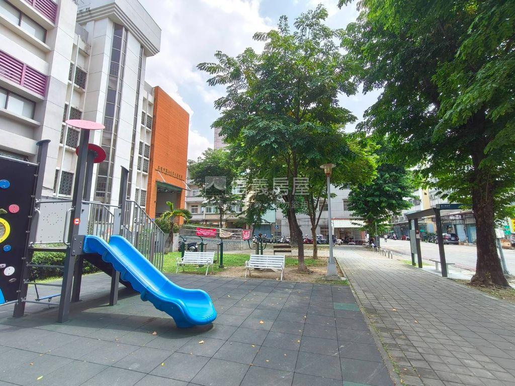 五甲近萬家福便利活巷透天房屋室內格局與周邊環境