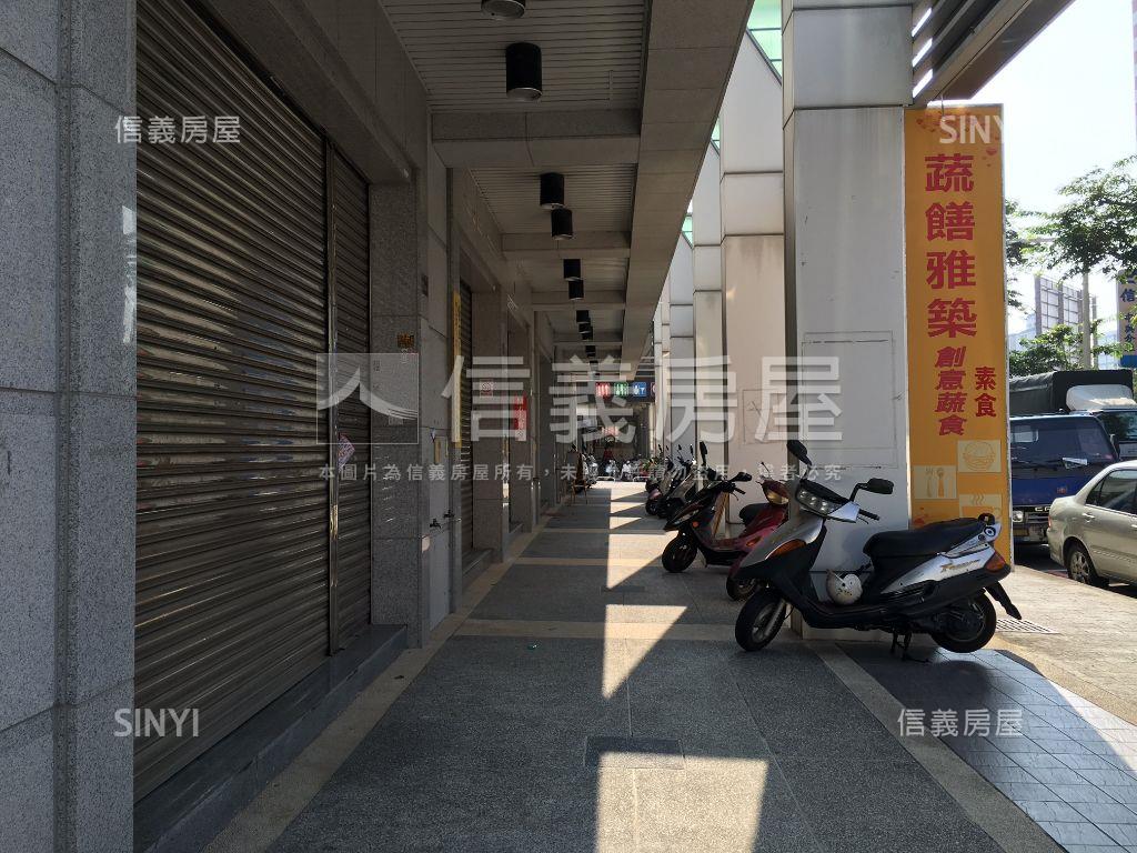 正五權路邊間高質感金店面房屋室內格局與周邊環境