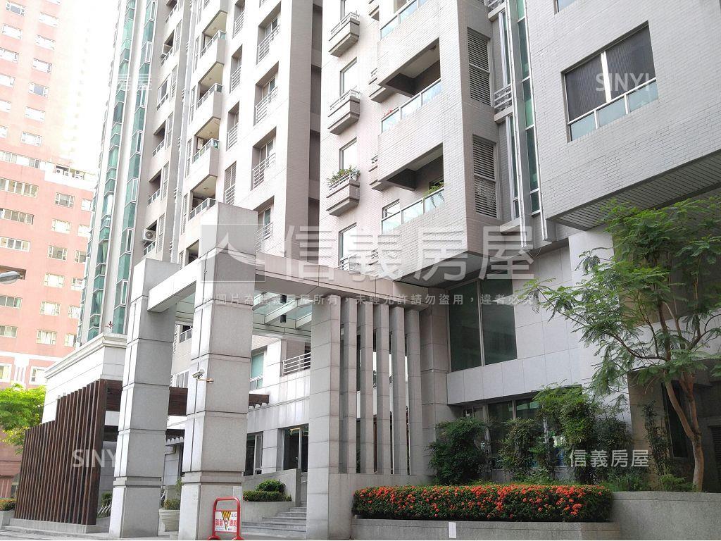 正五權路邊間高質感金店面房屋室內格局與周邊環境